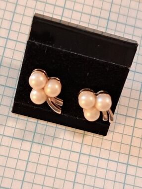Classic Pearl Cluster 14k Gold Plated Stud Earrings - Cream Pearls Clover Floral